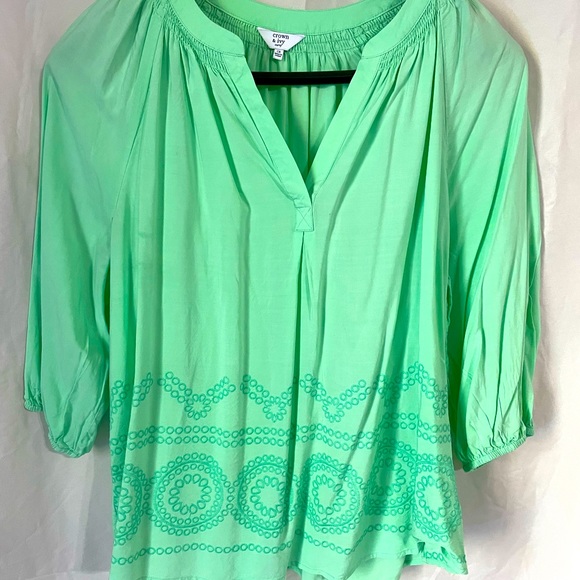 crown & ivy Tops - Crown and Ivy 1X embroidered blouse
